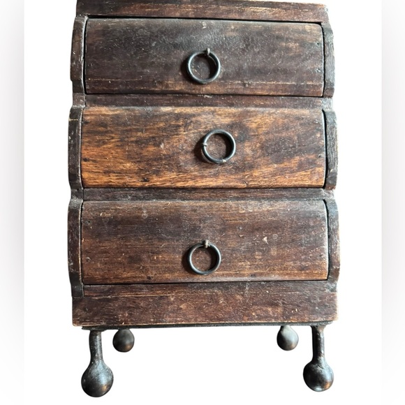 Primitive 3 drawer little cabinet with iron legs and base.  Carved top - Picture 3 of 7